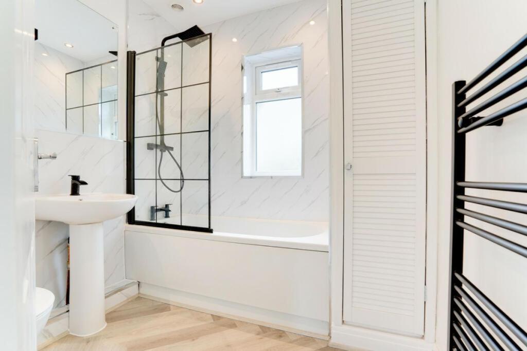 Lymer House - Stylish 3 Bedroom House In Wolverhampton Pokoj fotografie