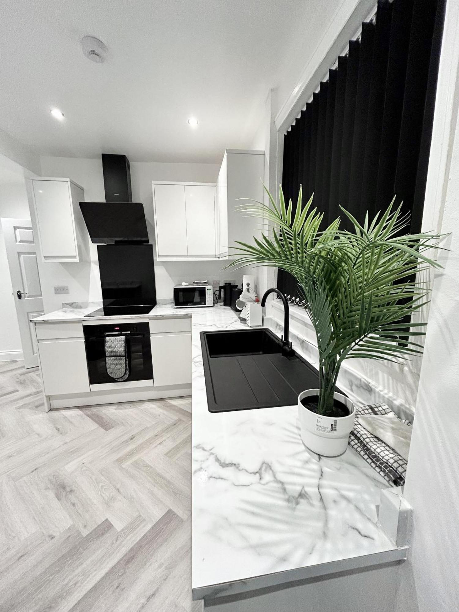 Lymer House - Stylish 3 Bedroom House In Wolverhampton Exteriér fotografie